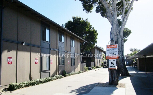 456dela in Monterey, CA - Foto de edificio - Building Photo