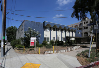 Baird Apartments in Reseda, CA - Building Photo - Building Photo