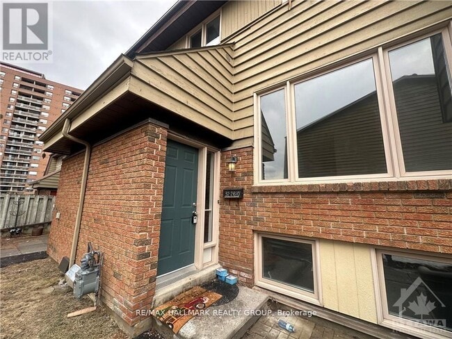 2610-2610 Draper Ave in Ottawa, ON - Building Photo - Building Photo