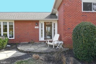 3301 Garrison Farms Rd in Pikesville, MD - Building Photo