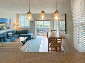 5 Pirates Ln in Gloucester, MA - Foto de edificio - Building Photo