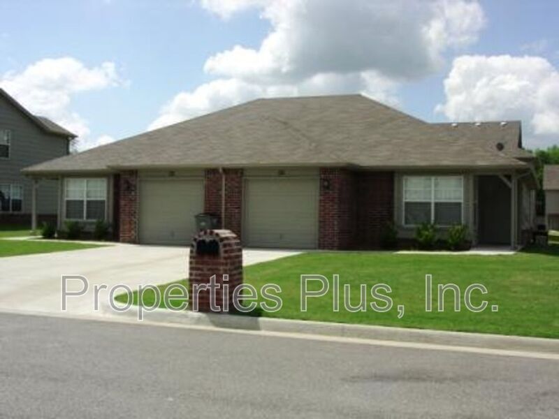 954 Pebble Brook in Catoosa, OK - Building Photo