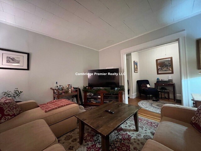 50 Hull St, Unit 1 in Belmont, MA - Foto de edificio - Building Photo