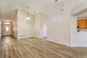 2668 Pioneer Bluffs Rd in Balch Springs, TX - Foto de edificio - Building Photo