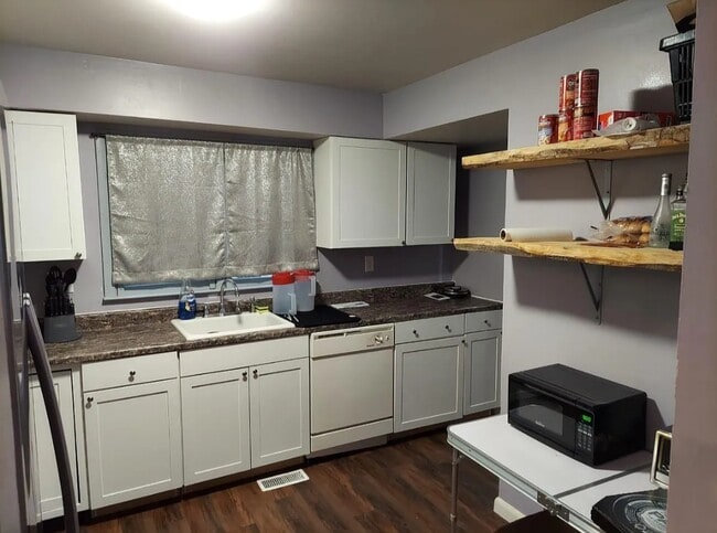 576 Crestwood St SW in Leesburg, VA - Building Photo - Building Photo