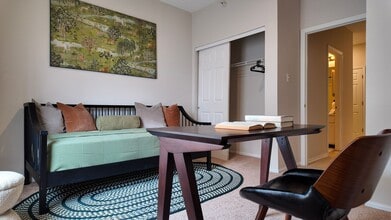 Carriage Place at Lake Chesterfield in Grover, MO - Foto de edificio - Building Photo