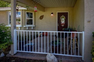1654 Maplewood Way in Saint George, UT - Building Photo