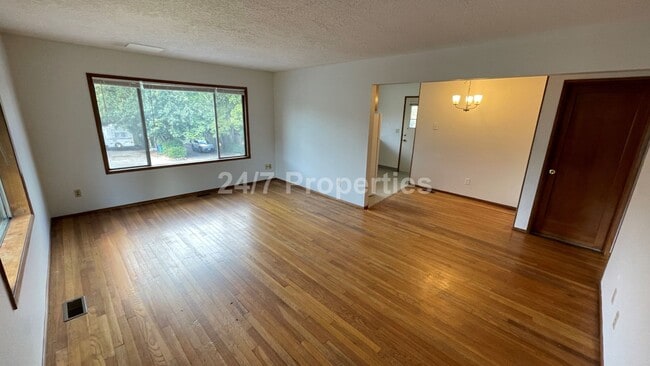 4530 SE Cesar Estrada Chavez Blvd in Portland, OR - Building Photo - Building Photo