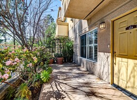 5200 Premiere Hills Cir, Unit 123 in Woodland Hills, CA - Building Photo