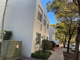 40 Calabria Ave in Coral Gables, FL - Building Photo
