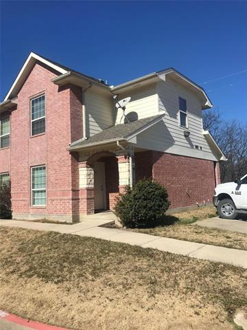 213 S Magnolia St in Aubrey, TX - Building Photo