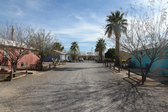 Rainbow Village in Tucson, AZ - Foto de edificio - Building Photo