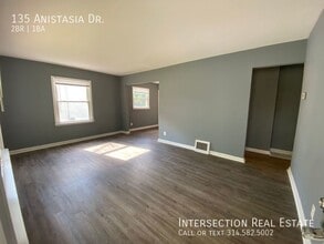 135 Anistasia Dr in St. Louis, MO - Building Photo - Building Photo