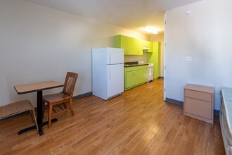 Abbey Apartments in Los Angeles, CA - Building Photo - Interior Photo