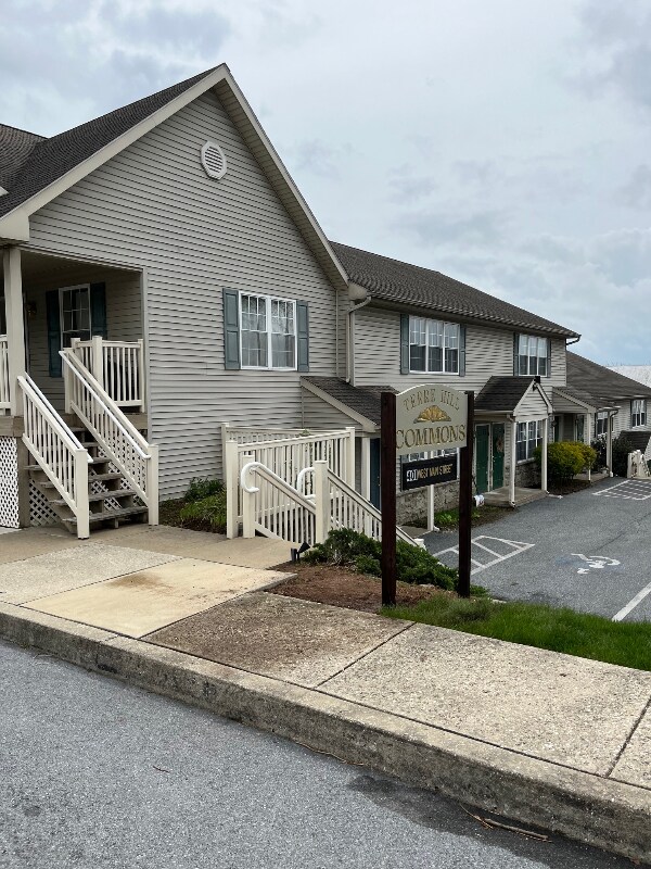 401 W Main St in East Earl, PA - Building Photo - Building Photo
