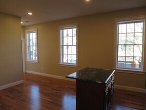 136 Inman St, Unit 3 in Cambridge, MA - Building Photo - Building Photo