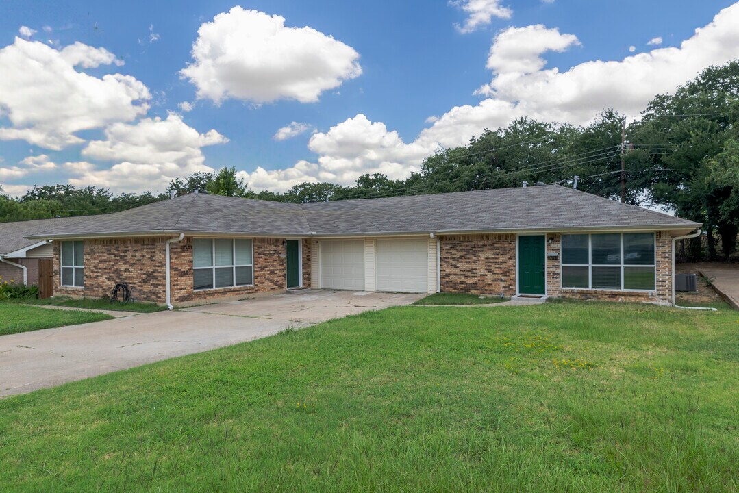 1704 Kynette Dr in Euless, TX - Building Photo