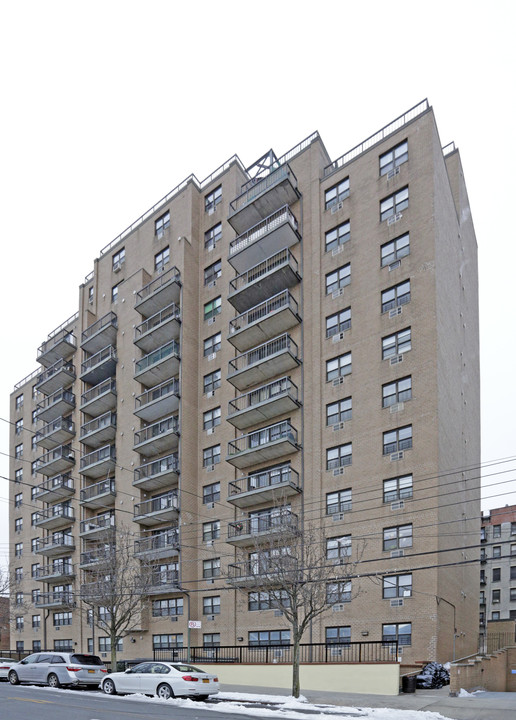 147-20 35th Ave in Flushing, NY - Building Photo