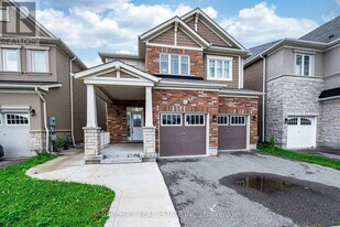 325 Trudeau Dr in Milton, ON - Building Photo