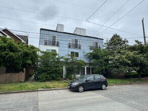 8529 Interlake Ave N in Seattle, WA - Building Photo - Building Photo
