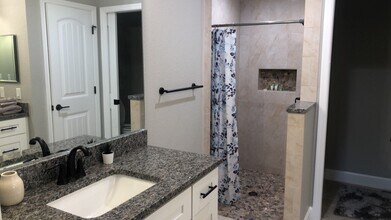 7169 Regina Dr in Englewood, FL - Building Photo - Building Photo