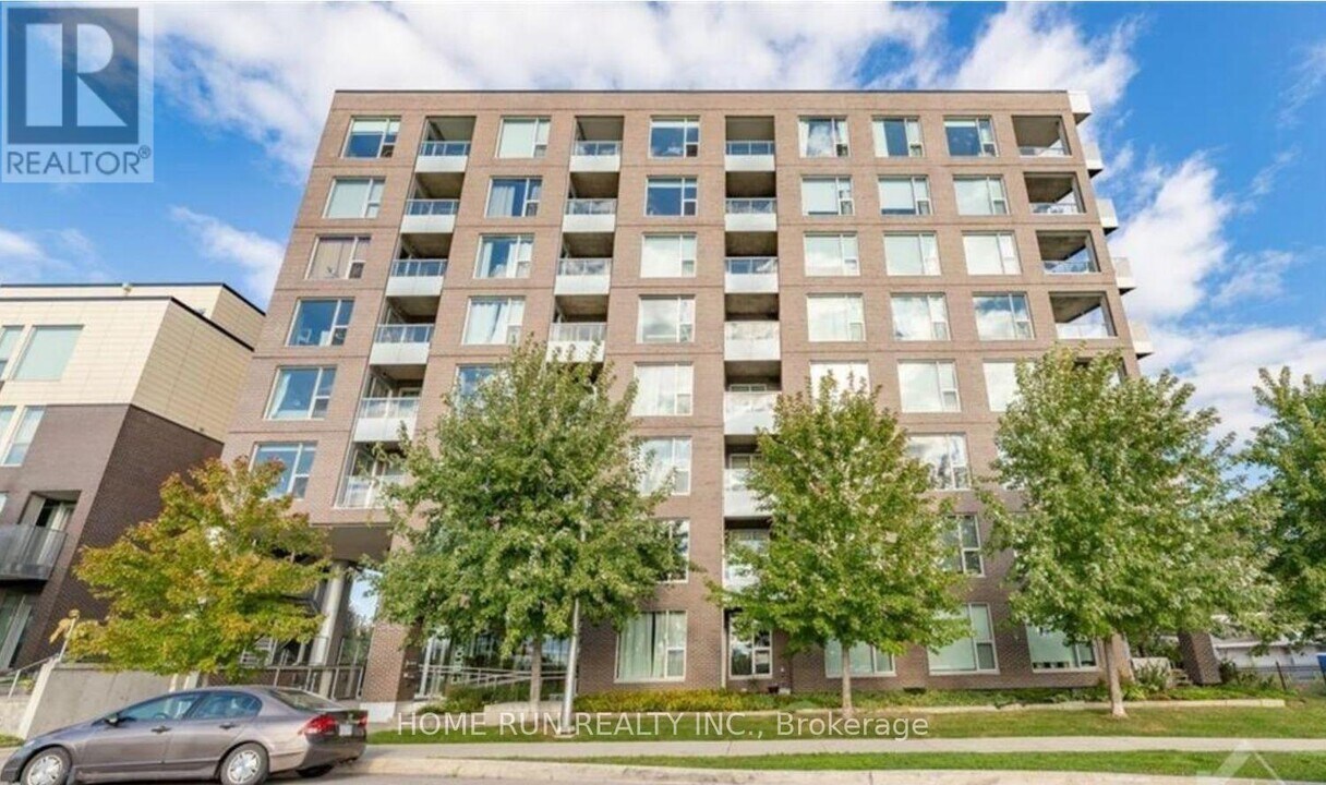 300 Lett St in Ottawa, ON - Building Photo