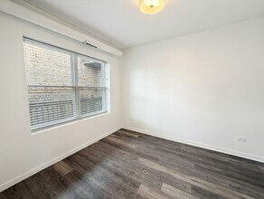 1704 W Glenlake Ave, Unit 08-3 in Chicago, IL - Building Photo - Building Photo