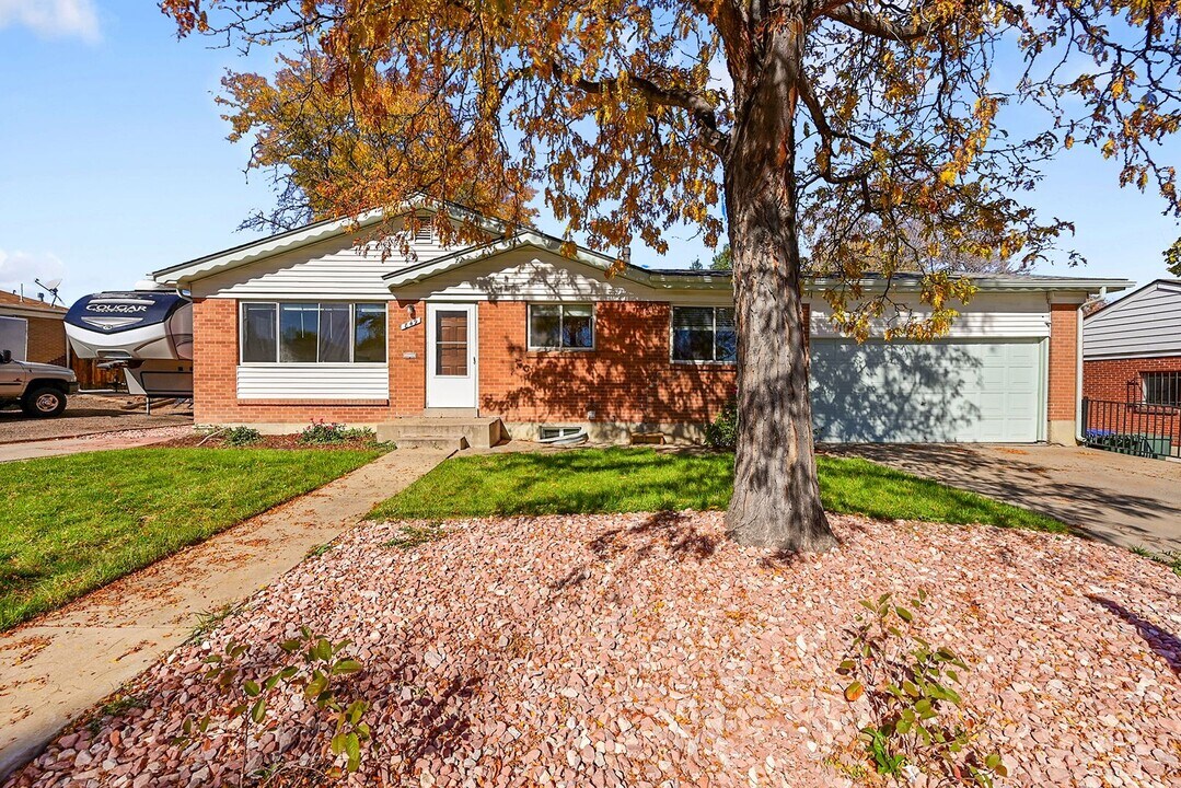 849 Emerson Cir in Northglenn, CO - Building Photo