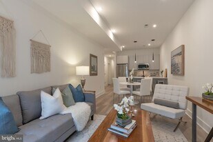 1421-23-1423 E Columbia Ave, Unit 402 in Philadelphia, PA - Building Photo