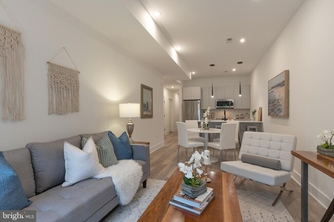 property at 1421-23-1423 E Columbia Ave