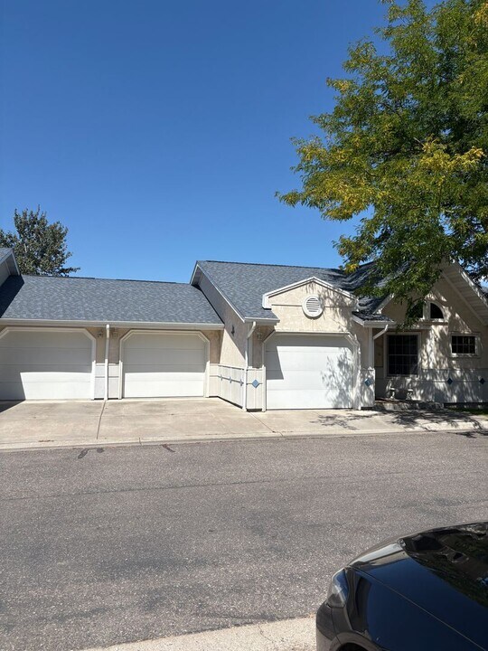 806 Crestmont Way in Missoula, MT - Building Photo