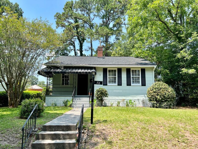 10 W 51st St in Savannah, GA - Building Photo