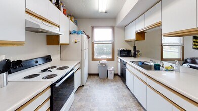 817-819 S Gilbert Ct in Iowa City, IA - Building Photo - Building Photo