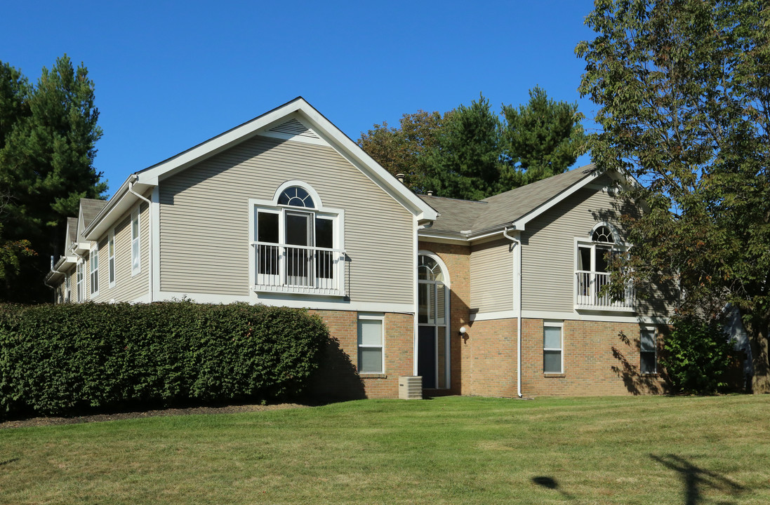 McMillen Woods Apartments in Newark, OH - Foto de edificio