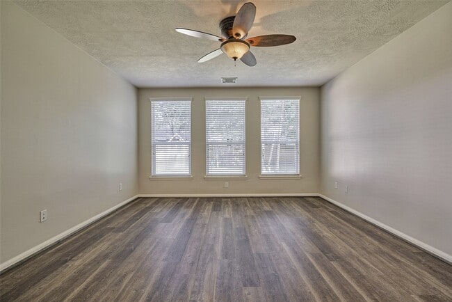 property at 274 Fairwind Trail Dr