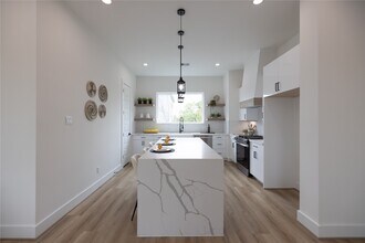 4008 Yellowstone Blvd in Houston, TX - Building Photo - Building Photo