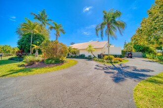 9220 SW 102nd St in Miami, FL - Building Photo - Building Photo