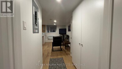 4992 McRae St in Niagara Falls, ON - Building Photo - Building Photo