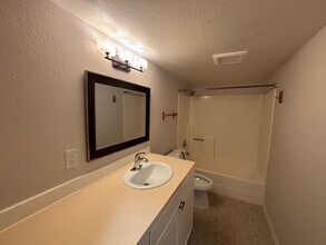 Beautiful updated Condo in Bellevue! (phot in Bellevue, WA - Building Photo - Building Photo