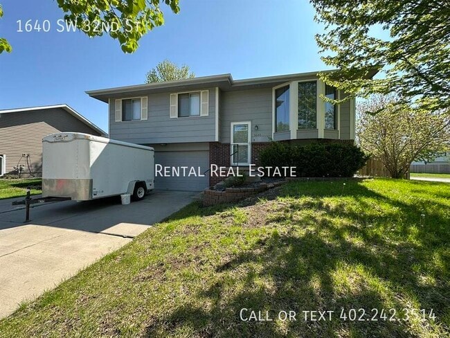 property at 1640 SW 32nd St