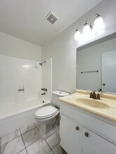 14650 Saticoy St, Unit 9 in Los Angeles, CA - Building Photo - Building Photo