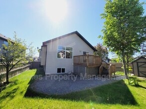 8218 Shaske Pl NW in Edmonton, AB - Building Photo - Building Photo