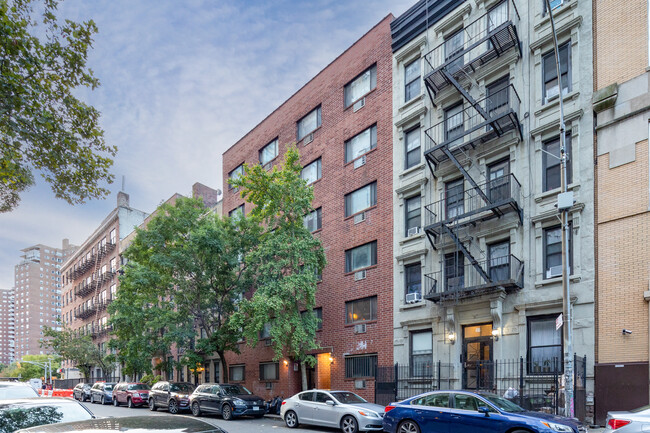 412 W 25th St in New York, NY - Building Photo - Building Photo