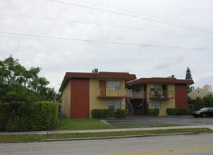 2025 Washington St in Hollywood, FL - Building Photo - Building Photo