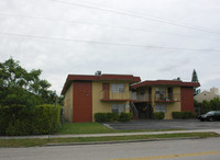 2025 Washington St in Hollywood, FL - Foto de edificio - Building Photo