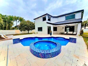 1064 SW 159th Ln in Pembroke Pines, FL - Building Photo - Building Photo