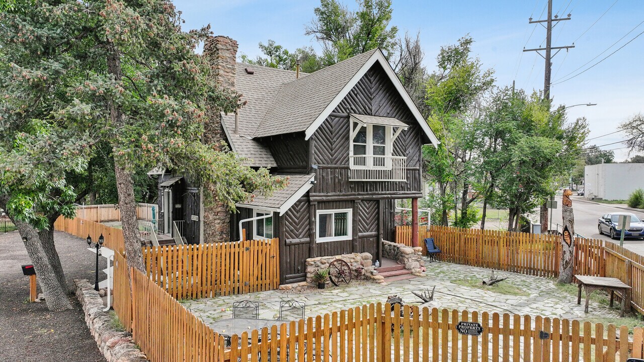 118 E Brookside St in Colorado Springs, CO - Foto de edificio