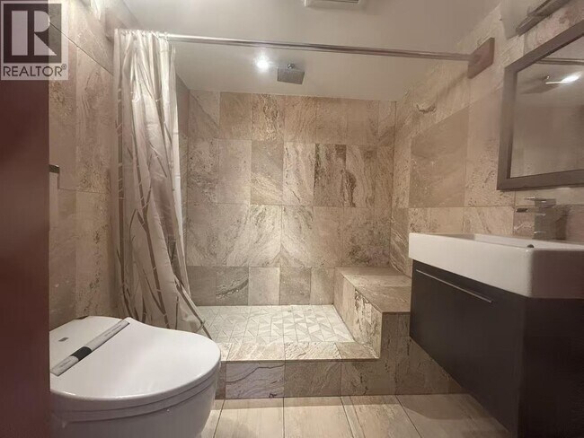 5006 Maitland St in Burnaby, BC - Building Photo - Building Photo