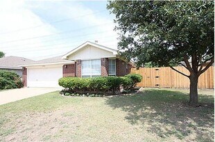 10708 Cobblestone Dr in Benbrook, TX - Building Photo