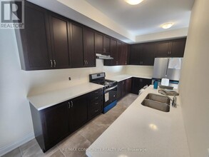 40 Liam Ln in Markham, ON - Building Photo - Building Photo